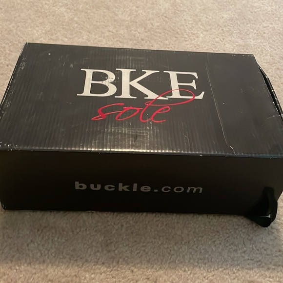 Black snakeskin heels from the Buckle. - Picture 5 of 7